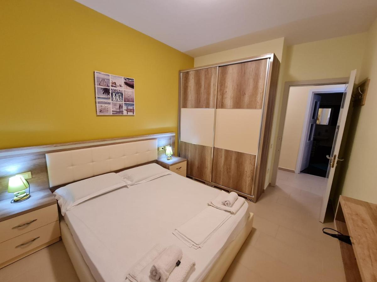 Holiday Apartments Вльора Екстер'єр фото